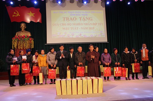 Ban_Ton_giao___Ban_Tri_su_Phat_giao_tinh_Bac_Ninh_to_chuc_tham__tang_qua_Tet_cho_nguoi_ngheo_tren_dia_ban_tinh