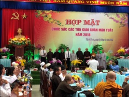 Lanh_dao_thi_xa_Di_An__tinh_Binh_Duong_to_chuc_hop_mat_chuc_sac_cac_ton_giao_Xuan_Mau_Tuat