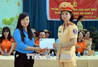 Ho_tro_ho_c_sinh_vung_dong_bao_dan_toc_Khmer_xa__An_Ninh