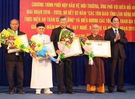 Uy_ban_Ðoan_ket_Cong_giao_tinh_Lam_Dong_va_nhung_dong_gop_trong_phong_trao_thi_dua_yeu_nuoc