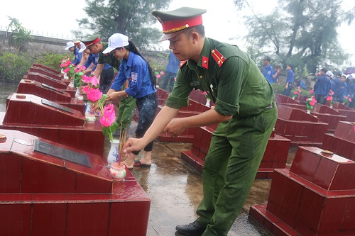 Tinh_doan_Quang_Binh_to_chuc_ra_quan__Ngay_chu_nhat_xanh__nam_2018_trong_vung_giao