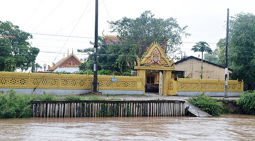 Xom_Khmer_giua_dong_bang