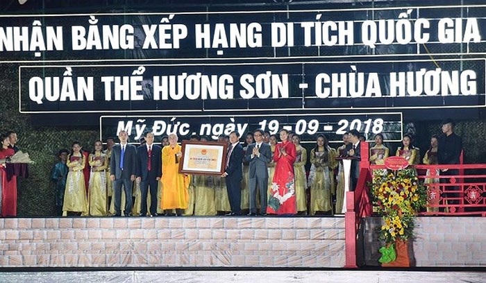 Quan_the_Huong_Son___Chua_Huong_duoc_nhan_Bang_xep_hang_di_tich_Quoc_gia_dac_biet