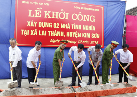 Khoi_cong_xay_dung_nha_tinh_nghia_cho_ho_ngheo_tai_Kim_Son__Ninh_Binh