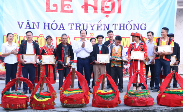 Le_hoi_nhay_lua_dan_toc_Pa_Then_huyen_Quang_Binh_nam_2019