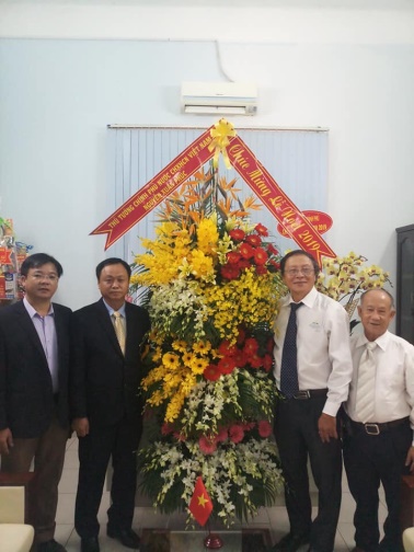 Thu_tuong_Chinh_phu_Nguyen_Xuan_Phuc_gui_lang_hoa_chuc_mung_Giao_hoi_Co_doc_Phuc_lam_Viet_Nam_nhan_dip_le_Giang_sinh_2019