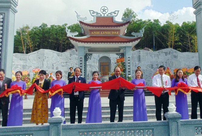 Thu_tuong_Nguyen_Xuan_Phuc_du_khanh_thanh_Den_tho_liet_si_Nui_Que_tai_tinh_Quang_Nam