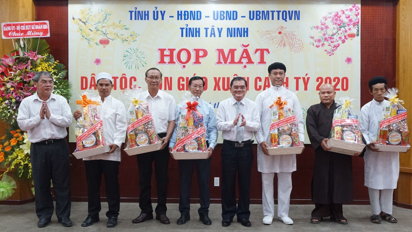 Tay_Ninh_hop_mat_chuc_sac_tieu_bieu_cac_ton_giao__gia_lang__nguoi_uy_tin_trong_dong_bao_dan_toc_nhan_dip_Xuan_Canh_Ty_2020