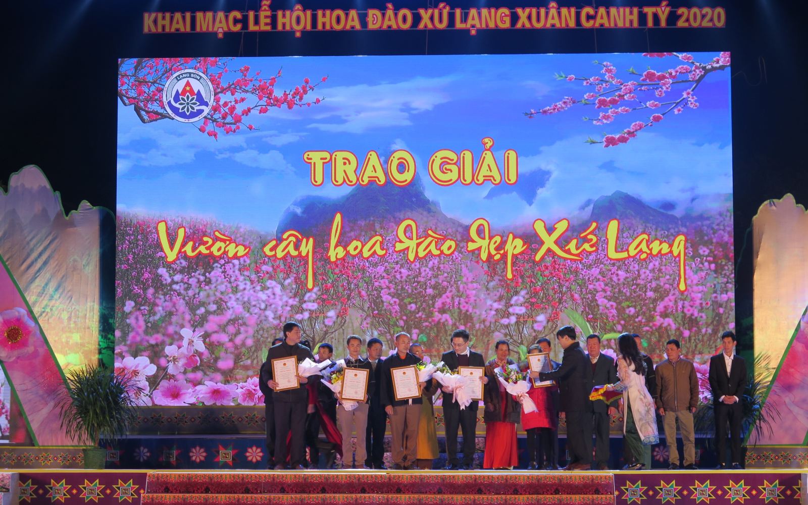 Le_hoi_hoa_Dao_Xu_Lang_Xuan_Canh_Ty_nam_2020__Tinh_hoa_hoi_tu__lan_toa_sac_xuan