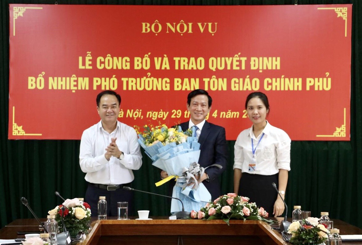 Le_cong_bo_quyet_dinh_bo_nhiem_Pho_Truong_ban_Ban_Ton_giao_Chinh_phu
