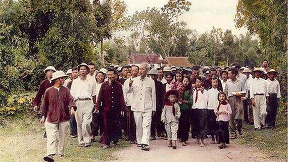 Cau_truyen_hinh__Ho_Chi_Minh___Sang_ngoi_y_chi_Viet_Nam_