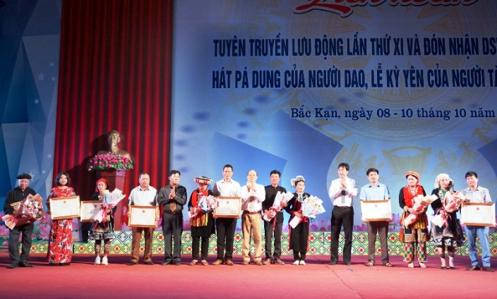 Bac_Kan_don_nhan_hai_Di_san_van_hoa_phi_vat_the_quoc_gia