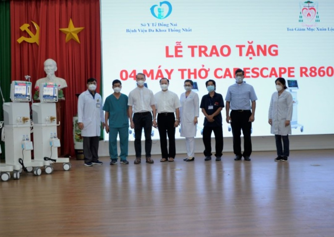 giao-phan-xuan-loc-va-trung-tam-hanh-huong-duc-me-nui-cui-dong-nai-trao-tang-6-may-tho-cho-cac-benh-vien