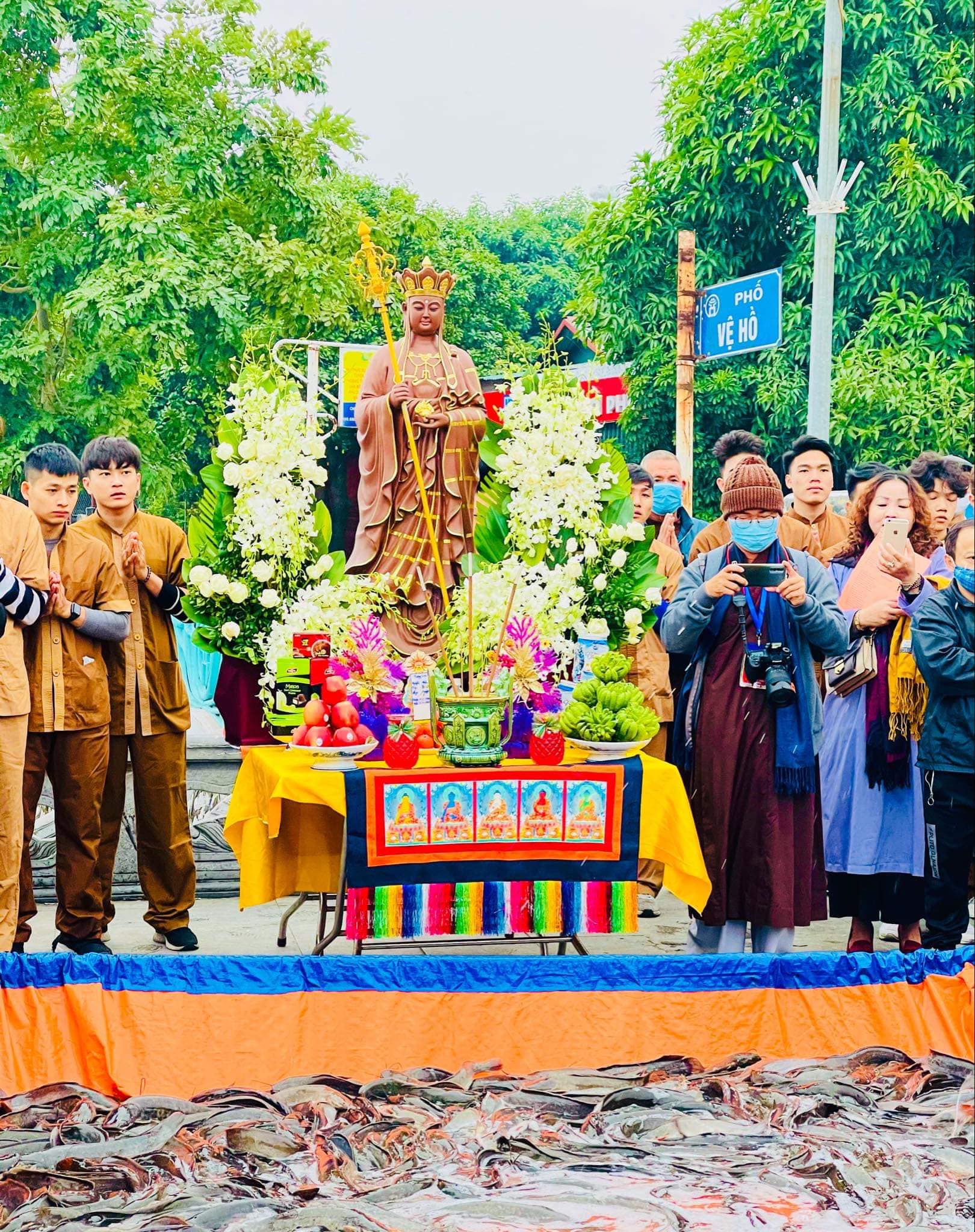 truong-trung-cap-phat-hoc-tinh-ben-tre-to-chuc-phong-sanh-vi-moi-truong-tai-ho-tay-tp-ha-noi