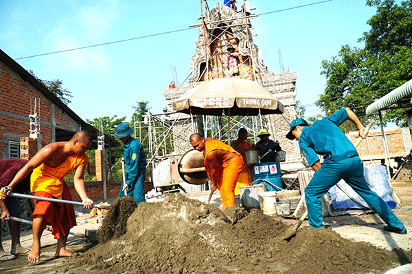 khoang-100-can-bo-chien-si-tham-gia-tet-quan-dan-mung-chol-chnam-thmay