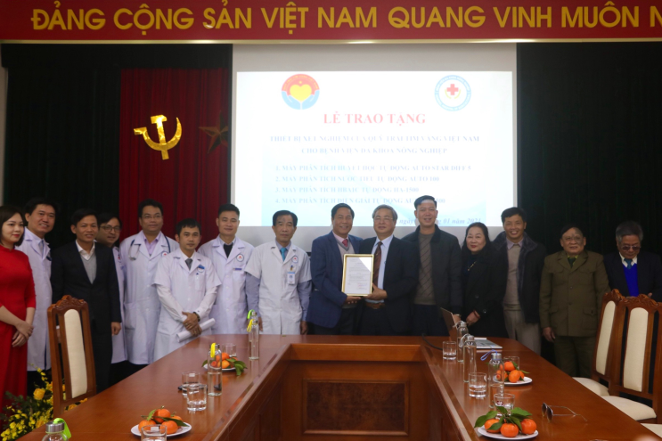 quy-trai-tim-vang-viet-nam-trao-tang-thiet-bi-y-te-cho-benh-vien-da-khoa-nong-nghiep-ha-noi