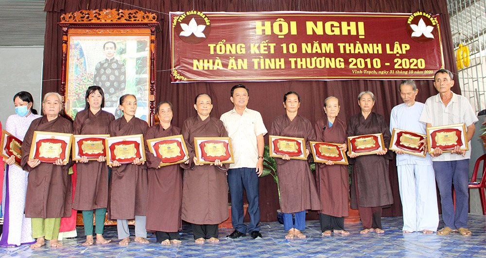 am-ap-o-nha-an-tinh-thuong