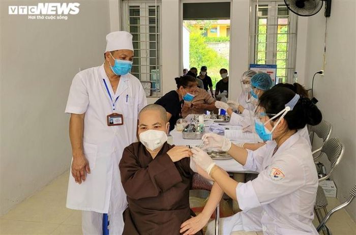 bac-ninh-tiem-vaccine-covid-19-cho-130-chuc-sac-ton-giao