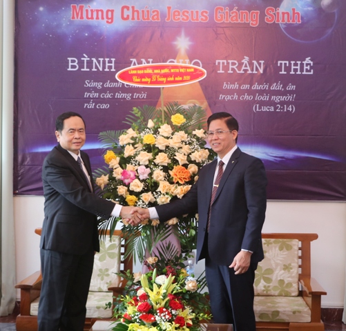 chu-tich-uy-ban-trung-uong-mttq-viet-nam-tham-va-chuc-mung-giang-sinh-2020