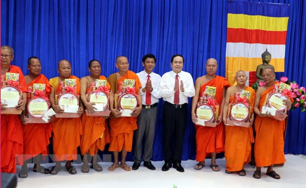 dong-bao-khmer-don-tet-chol-chnam-thmay-de-cao-tinh-than-chong-dich