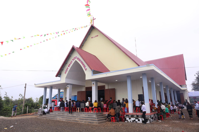 le-cung-hien-nha-tho-tin-lanh-bon-dak-rla-tinh-dak-nong