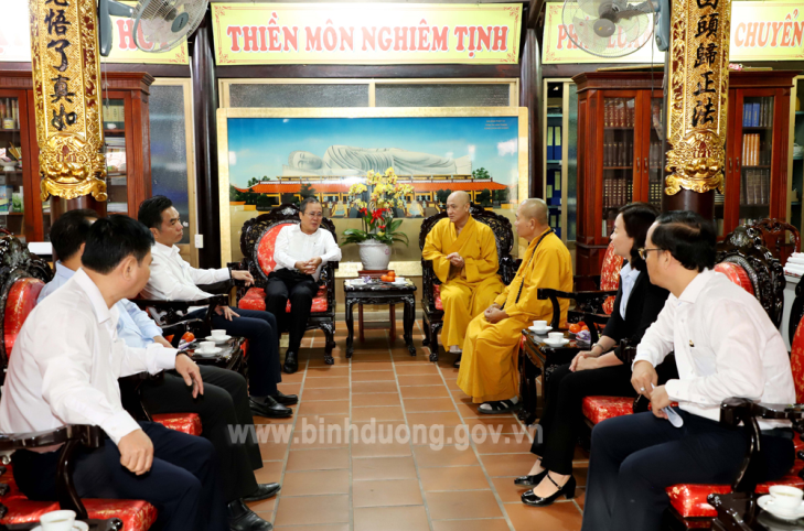 bi-thu-tinh-uy-binh-duong-tham-chuc-tet-tai-chua-hoi-khanh