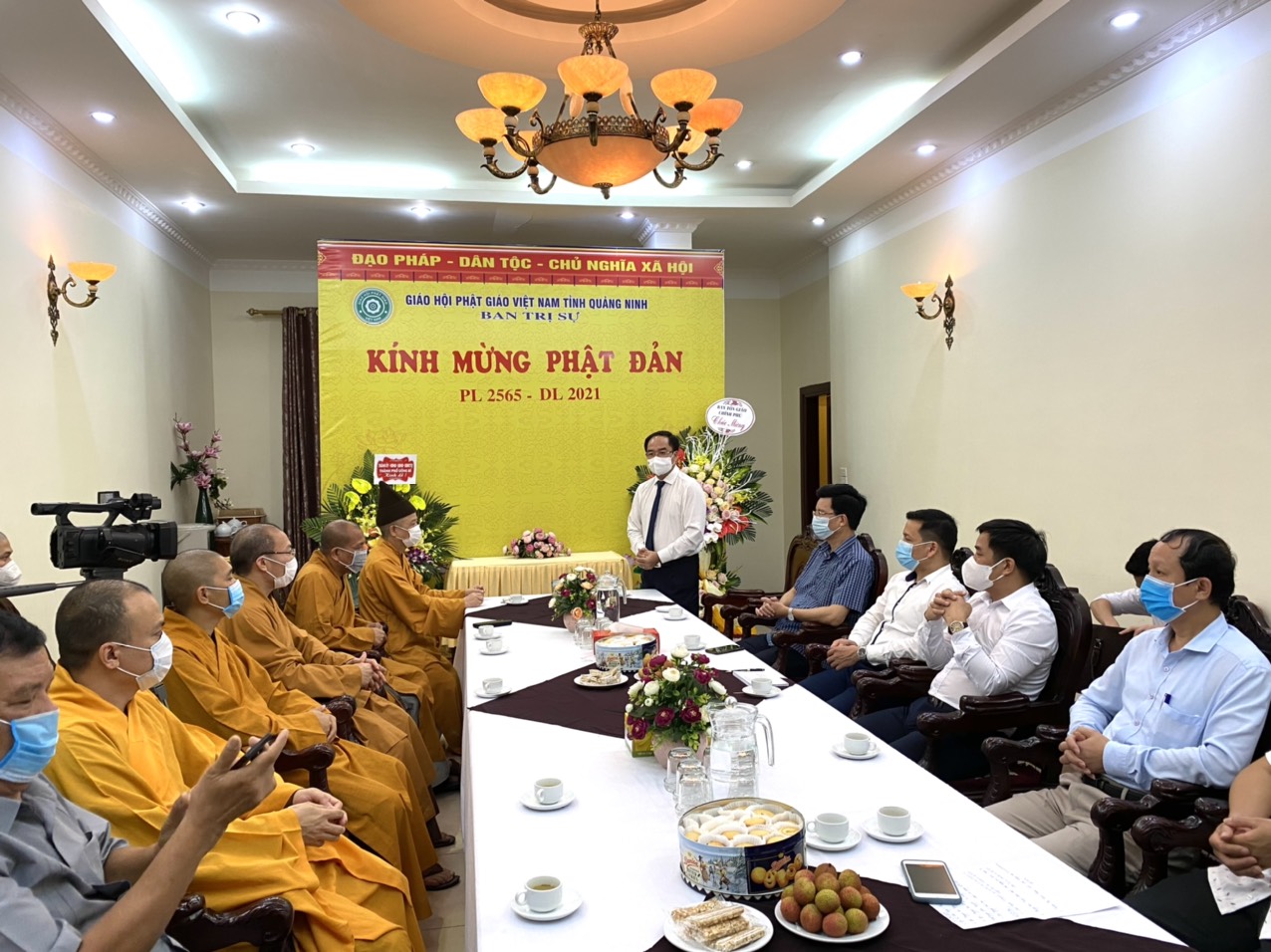 thu-truong-vu-chien-thang-chuc-mung-hoa-thuong-thich-thanh-quyet-va-giao-hoi-phat-giao-viet-nam-tinh-quang-ninh-nhan-dip-dai-le-phat-dan