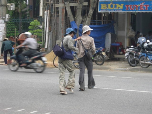 da-nang-tang-cuong-xu-ly-cac-doi-tuong-xin-an-an-xin-bien-tuong-tai-cac-danh-lam-thang-canh-co-so-ton-giao