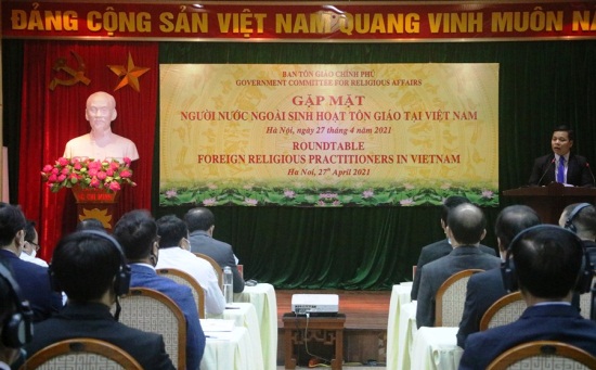 gap-mat-nguoi-nuoc-ngoai-sinh-hoat-ton-giao-tai-viet-nam